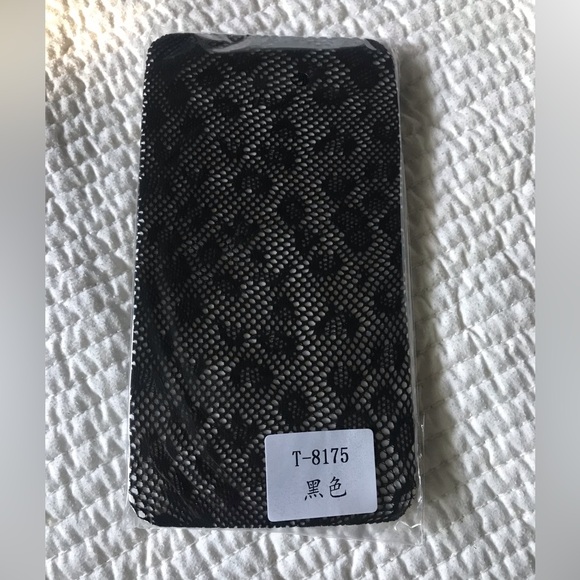 Never opened, brand new sexy seamless fishnet pantyhose tights - Picture 2 of 4